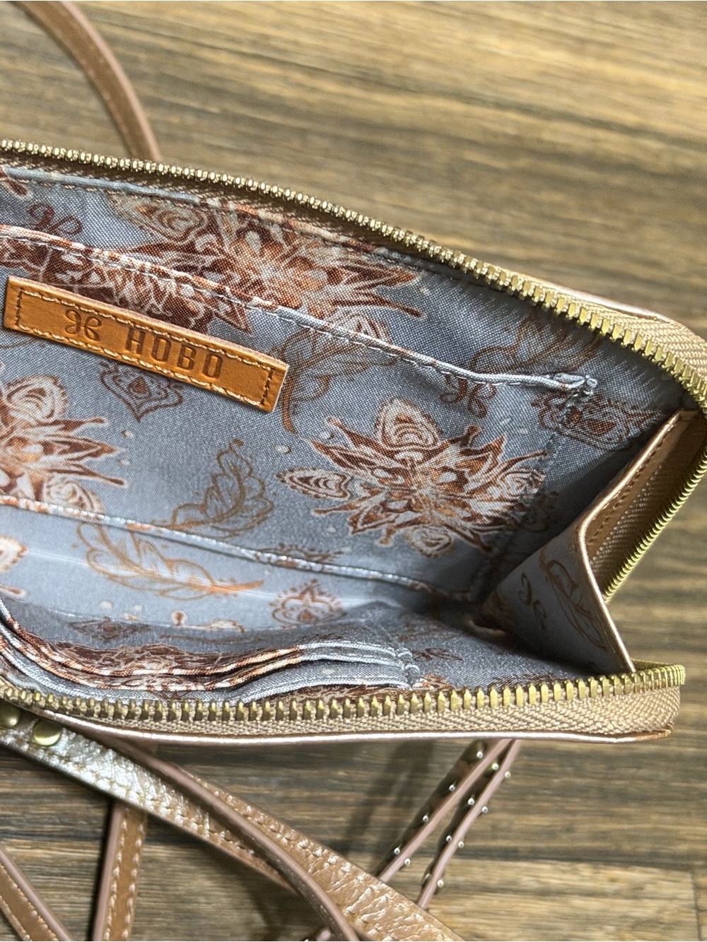 HOBO Leather Crossbody Wristlet Pouch Taupe/Gold Blush Studded Minimalist Bag - Picture 6 of 12